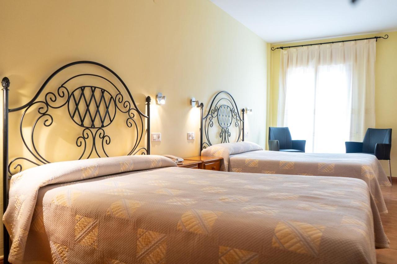 Hotel Castellote Екстер'єр фото