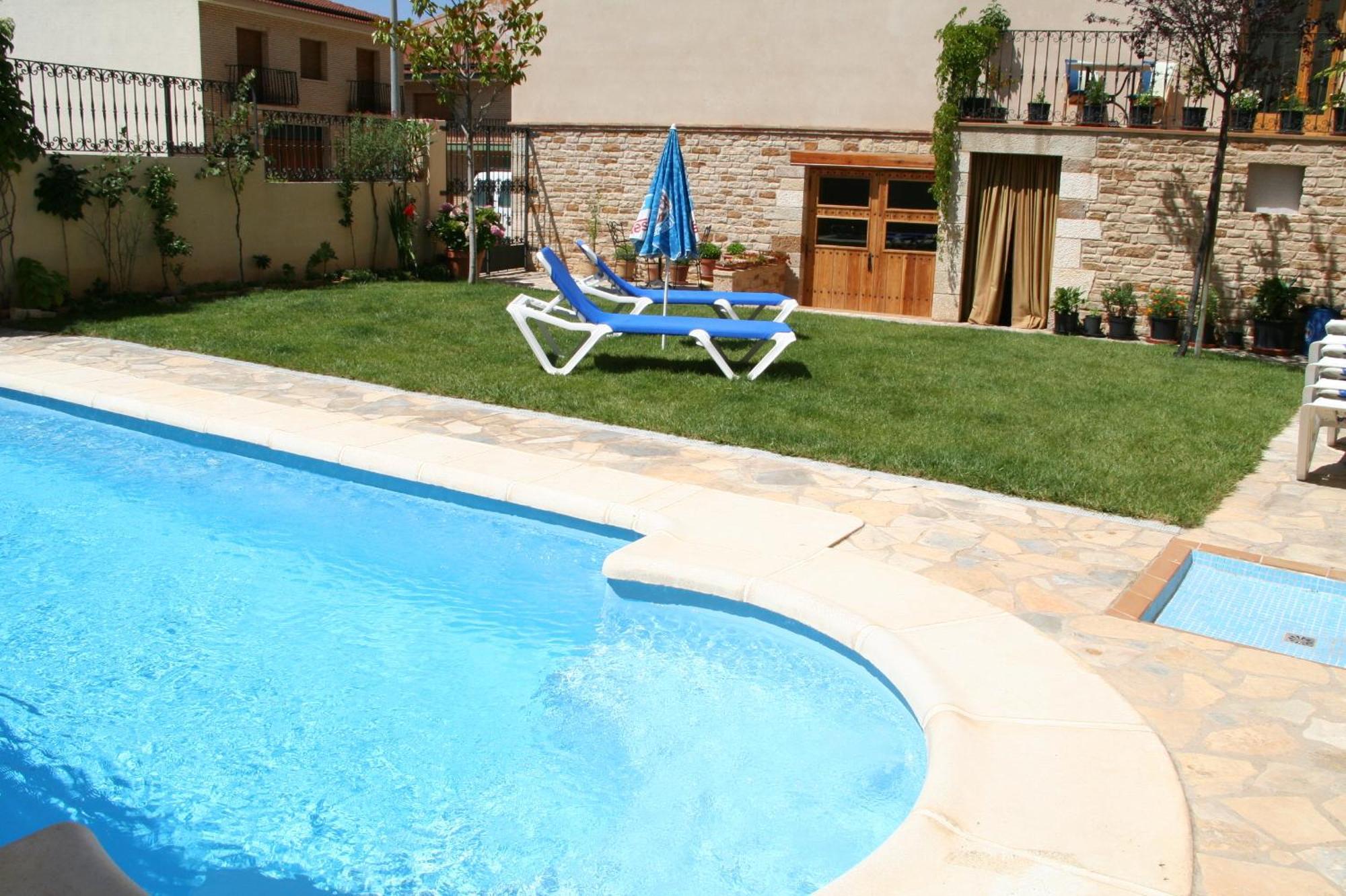 Hotel Castellote Екстер'єр фото