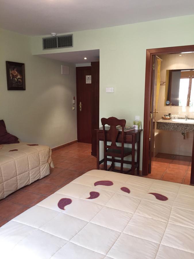 Hotel Castellote Екстер'єр фото