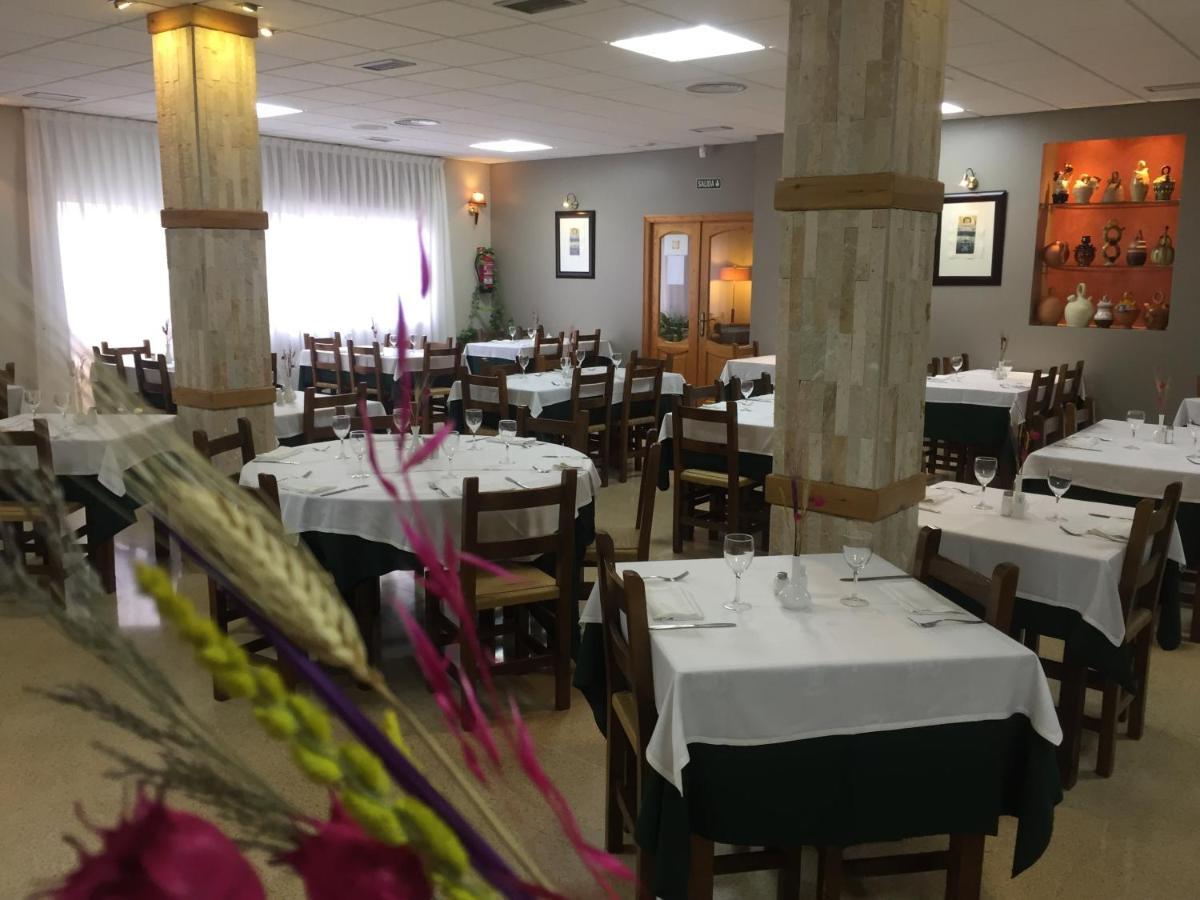 Hotel Castellote Екстер'єр фото